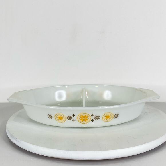 Vintage PYREX Town and Country 1.5 Quart Divided Oval Ovenware #13 Kitchenware - Picture 3 of 11